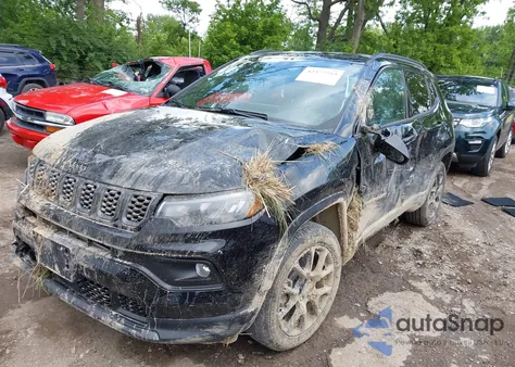 2025 Jeep Compass Latitude 4X4 z USA, uszkodzony, nr VIN 3C4NJDBN4ST553209
